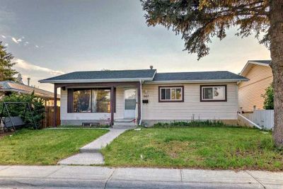 847 Madeira Dr Ne, House detached with 5 bedrooms, 2 bathrooms and 2 parking in Calgary AB | Image 2