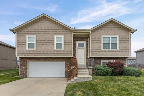 26186 W 141st Ct, Olathe, KS, 66061-7617 | Card Image