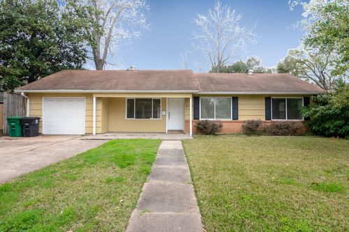 9718 Pine Lake Dr, Houston, TX, 77055-6104 | Card Image