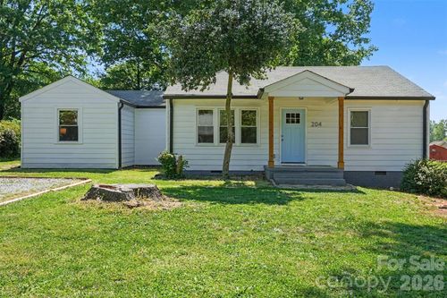 204 N Oak St, Lowell, NC, 28098-1711 | Card Image