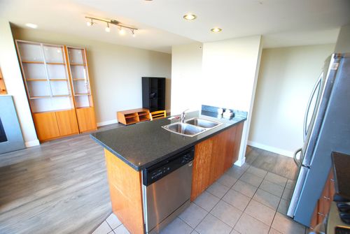 1001-6233 Katsura Street, Richmond, BC, V5R5T5 | Card Image
