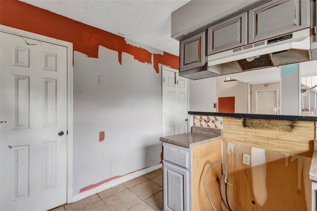 906 N Chamfer Way, House other with 4 bedrooms, 2 bathrooms and 2 parking in Crosby TX | Image 13