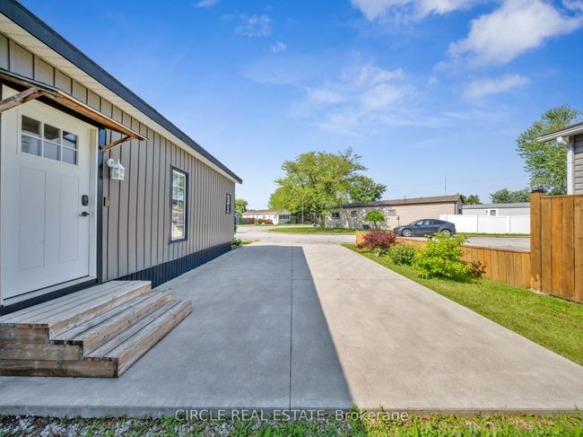 5 Maple Dr, Home with 2 bedrooms, 2 bathrooms and 4 parking in Mcgregor ON | Image 16