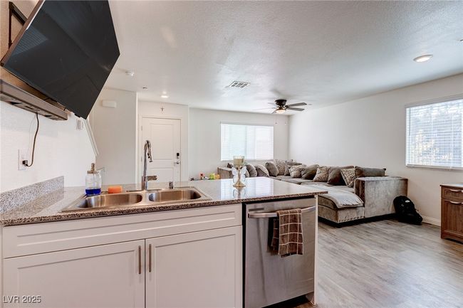 6804 Surf Green Ct, Townhouse with 3 bedrooms, 3 bathrooms and null parking in North Las Vegas NV | Image 12