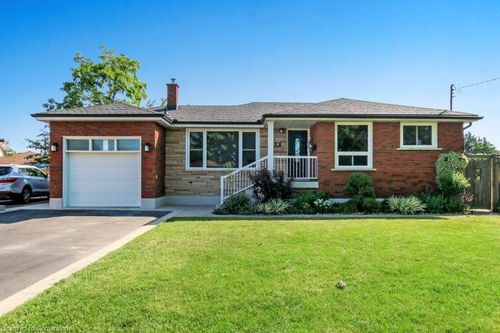31 Fern Pl, Hamilton, ON, L8T2K5 | Card Image