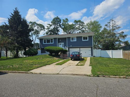141 Sheridan St, Brentwood, NY, 11717-7616 | Card Image