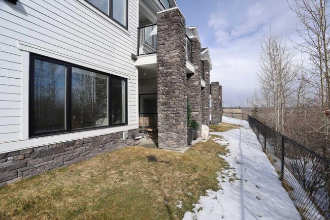 134 Crestridge Common Sw, Home with 3 bedrooms, 3 bathrooms and 2 parking in Calgary AB | Image 36