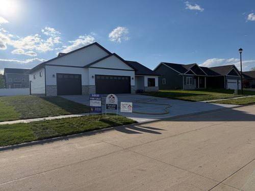 414 S Diamond Dr, Long Grove, IA, 52756-2402 | Card Image