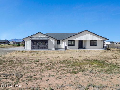 11400 N St Mathews Mtn Rd, Prescott Valley, AZ, 86315-8204 | Card Image