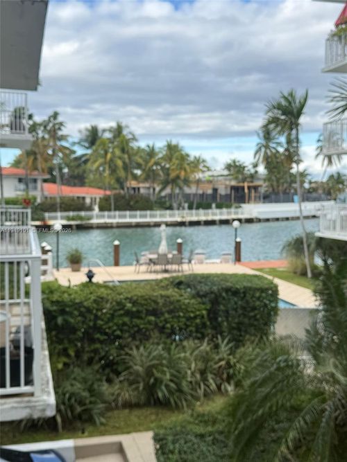 apt-2c-10250 W Bay Harbor Dr, Bay Harbor Islands, FL, 33154-1204 | Card Image