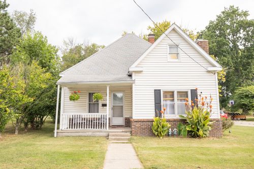 523 Morehead St, MOBERLY, MO, 65270-2755 | Card Image