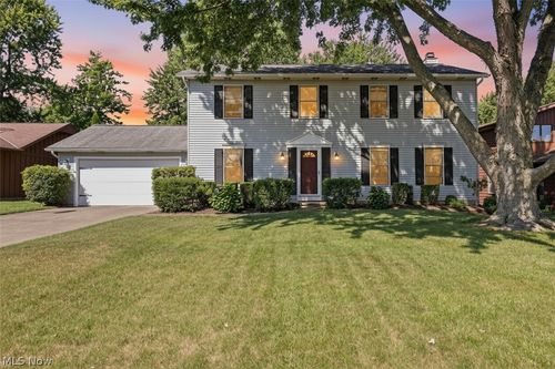 19836 Bennington Dr, Strongsville, OH, 44136-8244 | Card Image