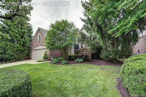 1081 Park Place Ct, Bloomfield Hills, MI, 48302-1457 | Card Image