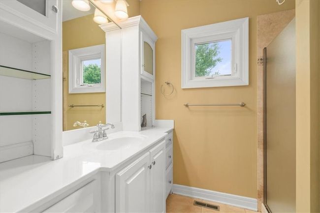 2704 Sw Gray Ln, House other with 5 bedrooms, 5 bathrooms and null parking in Lee's Summit MO | Image 23