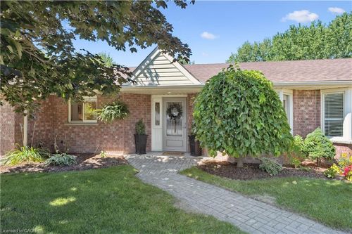 2-1080 Isabella St, Linwood, ON, N0B2A0 | Card Image