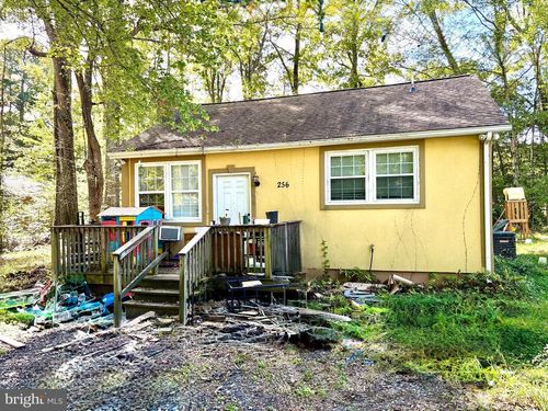 256 Circle Ln, COLONIAL BEACH, VA, 22443-3102 | Card Image