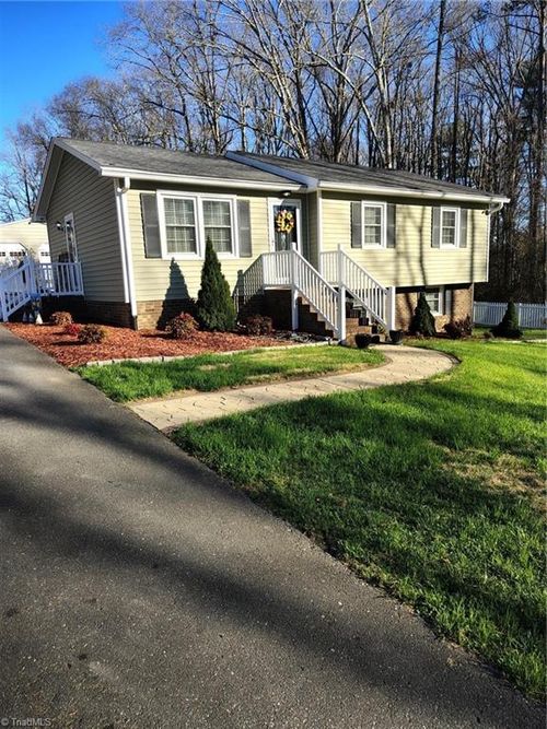 127 Miller St, Mount Airy, NC, 27030-3327 | Card Image