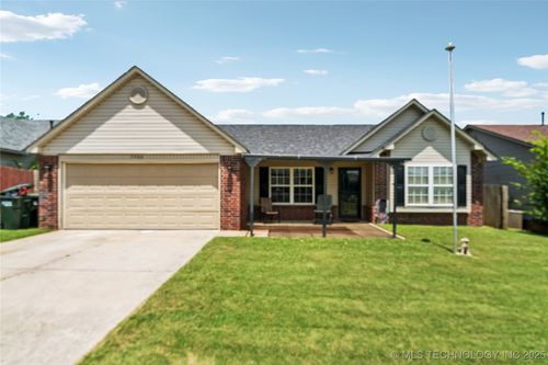 1404 Reavis Crossing Street, Claremore, OK, 74019 | Card Image