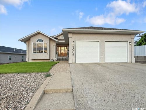 1005 2nd Ave Se, Swift Current, SK, S9H4T2 | Card Image