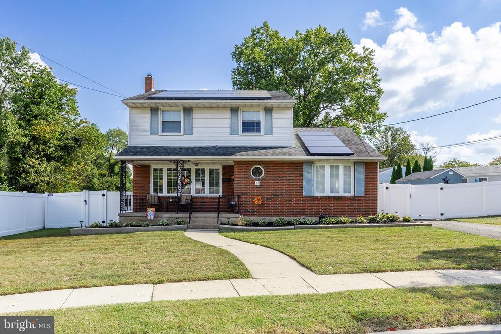Maloney Ct, Bellmawr, NJ 08031