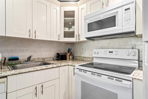 533-210 172nd St, Sunny Isles Beach, FL, 33160-3439 | Card Image