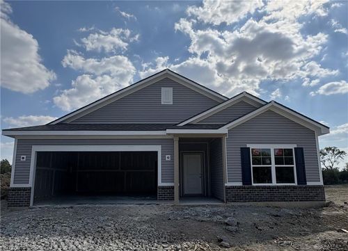 137 Evergreen Way, Brookville, OH, 45309-7504 | Card Image