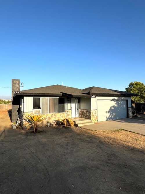 579 S Villa St, Porterville, CA, 93257-4548 | Card Image