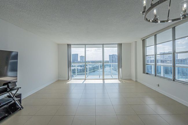 1021 - 3800 S Ocean Drive, Condo with 2 bedrooms, 2 bathrooms and null parking in Hollywood FL | Image 12