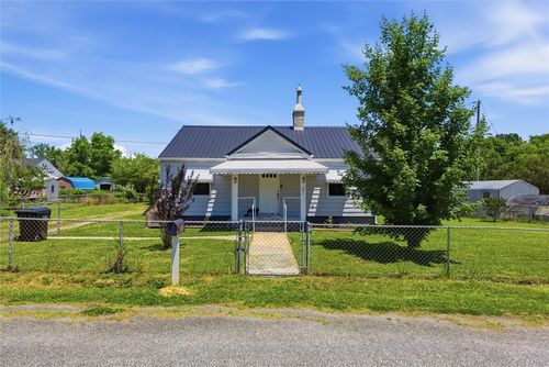 301 Pecan Dr, Calhoun Falls, SC, 29628-1226 | Card Image