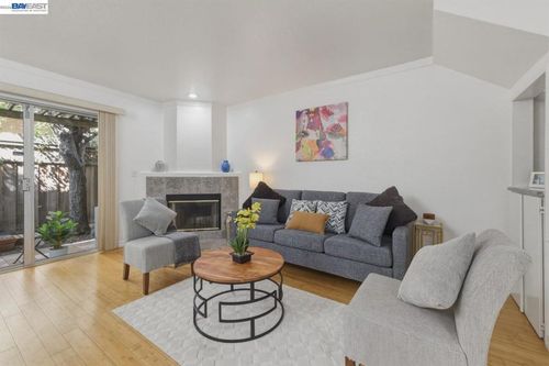 apt-9-20153 Forest Ave, Castro Valley, CA, 94546-4573 | Card Image