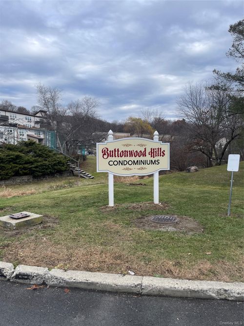 109 Concord Ln, Middletown, NY, 10940-6633 | Card Image