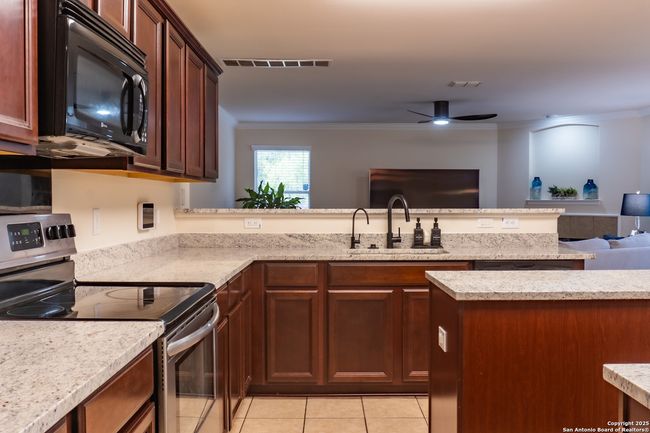 9534 Anderson Way, House other with 3 bedrooms, 3 bathrooms and null parking in Converse TX | Image 38