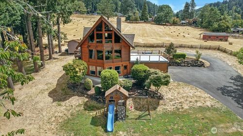 300 Modrow Rd, Kalama, WA, 98625-9633 | Card Image