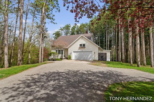 102 Sagamore Trl, Lowell, MI, 49331-8951 | Card Image