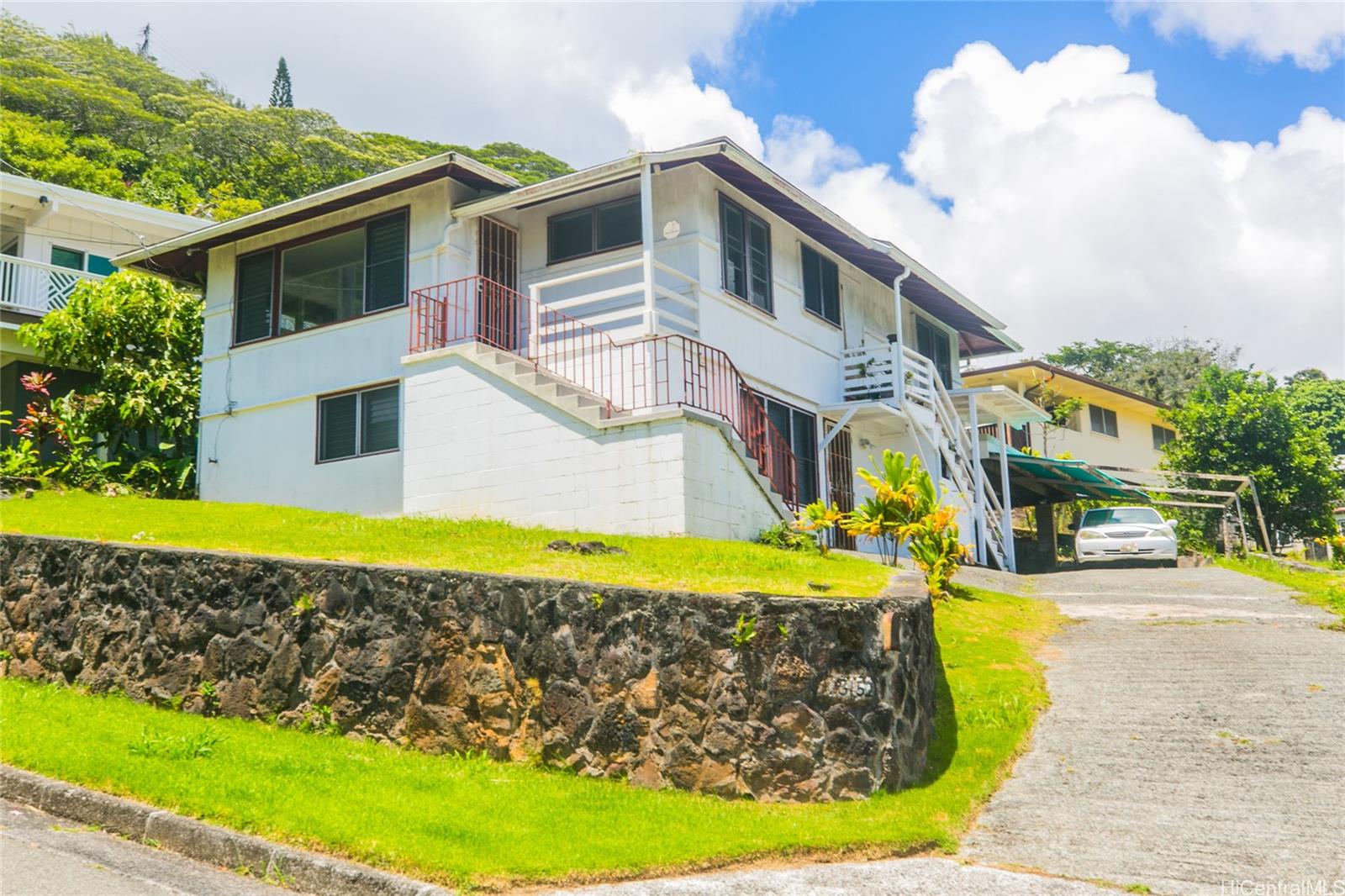 Carlos Long St, Honolulu, HI 96816