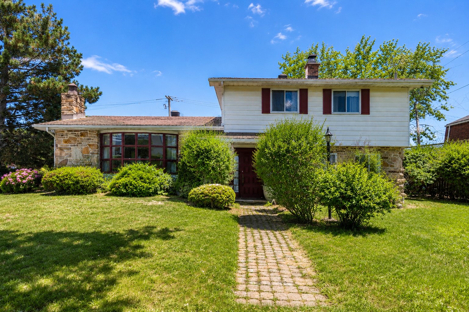 Residential in Dollard-Des-Ormeaux 4