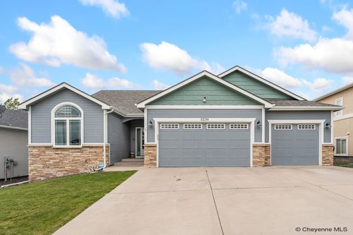 5236 Shadow Rock Dr, Cheyenne, WY, 82009-5565 | Card Image