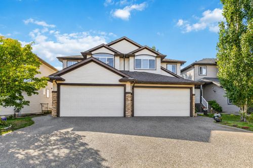 176 Hawthorn Way, Home with 3 bedrooms, 3 bathrooms and 4 parking in Fort McMurray AB | Card Image