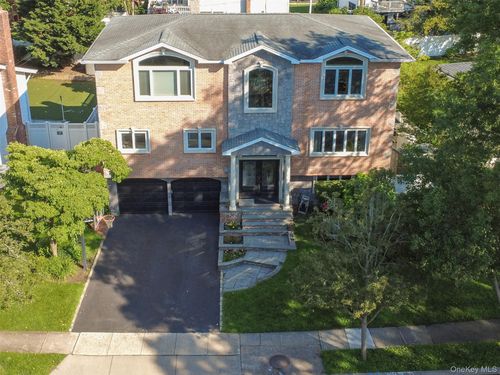 11 Fishermans Dr, Port Washington, NY, 11050-1733 | Card Image
