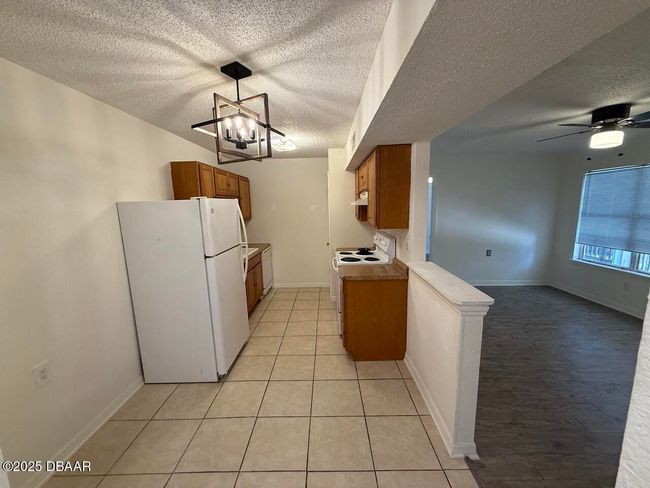 kitchen / open to living | Image 25