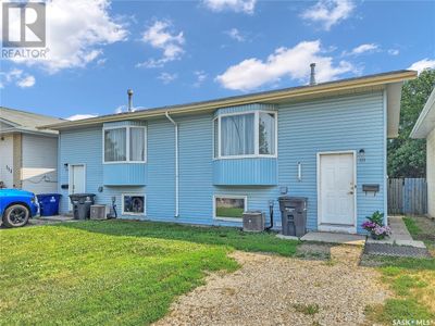 121 Hedley St, Home with 6 bedrooms, 2 bathrooms and null parking in Saskatoon SK | Image 1