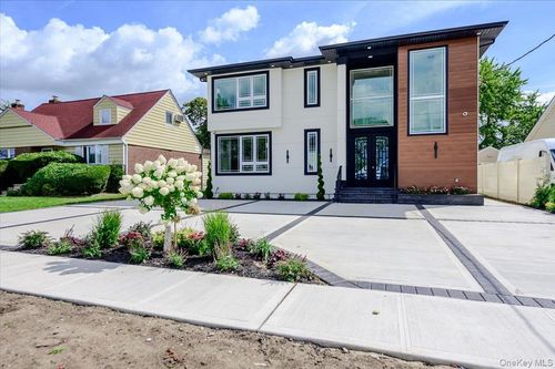 26 Countisbury Ave, Valley Stream, NY, 11580-1748 | Card Image
