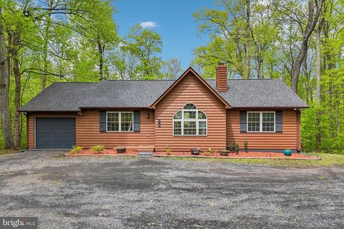 141 Hickory Nut Rd, LINDEN, VA, 22642-5246 | Card Image