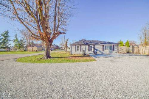 2213 Richard St, Vallonia, IN, 47281-9533 | Card Image