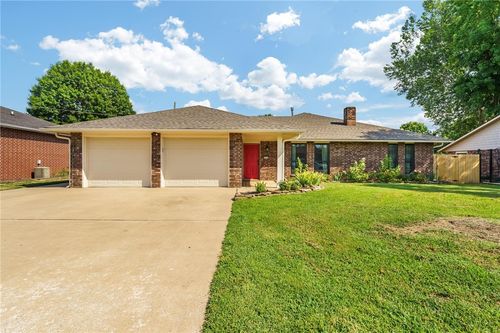 1902 Se Lawrence Street, Bentonville, AR, 72712 | Card Image