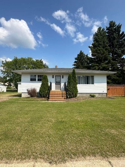 5005 54 St, House detached with 3 bedrooms, 1 bathrooms and 3 parking in Killam AB | Image 1