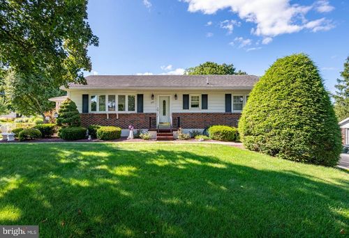 302 E 4th St, BERNVILLE, PA, 19506-9619 | Card Image