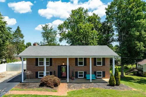 111 Wayfair Dr, Greeneville, TN, 37743-6116 | Card Image