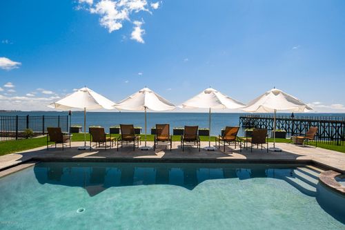 207-209 Long Neck Point Rd, Darien, CT, 06820-5817 | Card Image