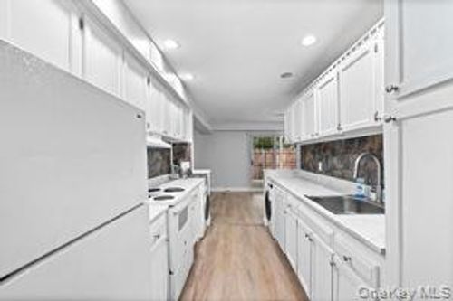 44 Wooded Way, Calverton, NY, 11933-9709 | Card Image